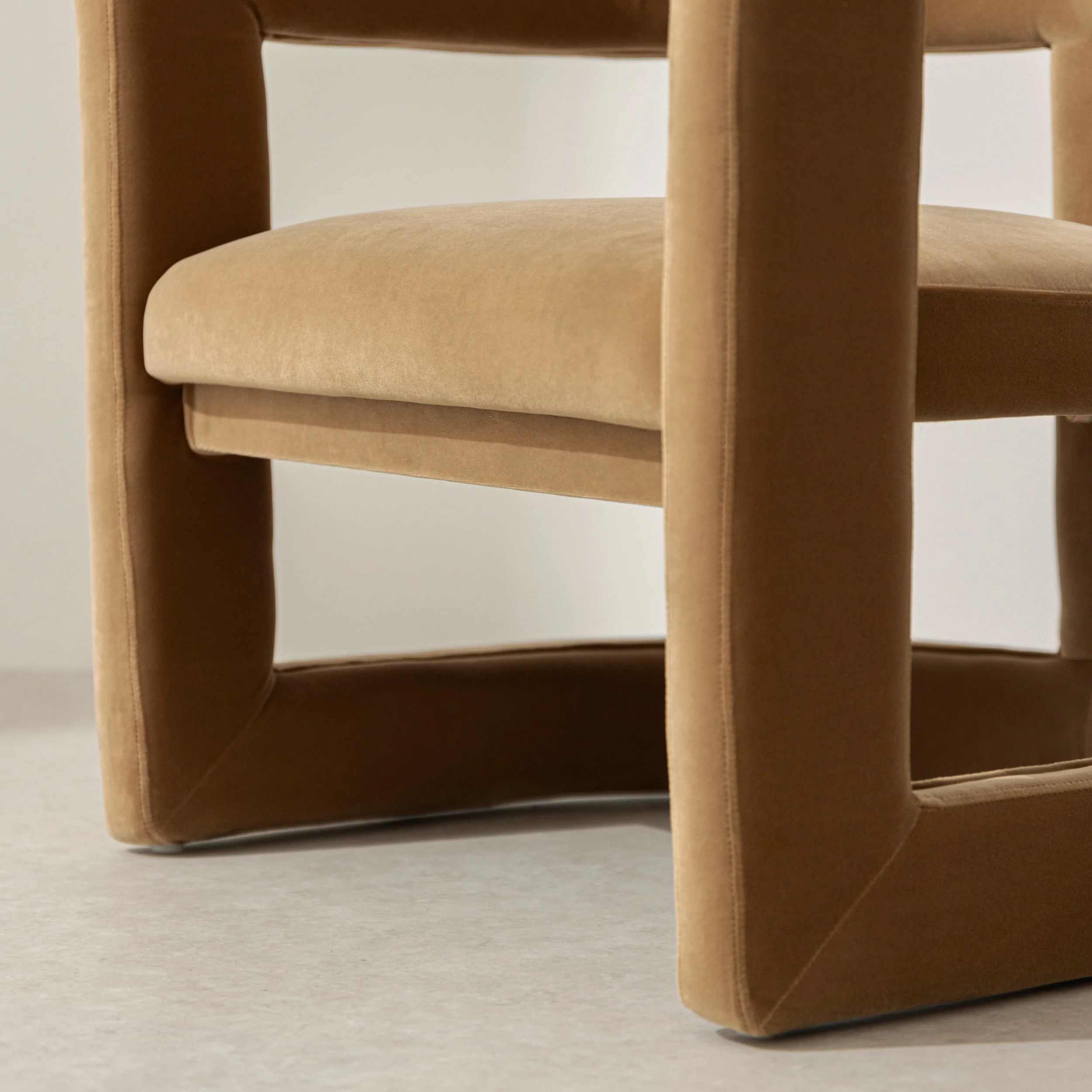 Curved Armchair - Camel - Image 3